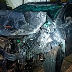 Carro destruído após acidente ligado a investigação policial em Cianorte
