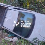 Picape utilitária tombada no acostamento após acidente na PR-323 em Jussara.
